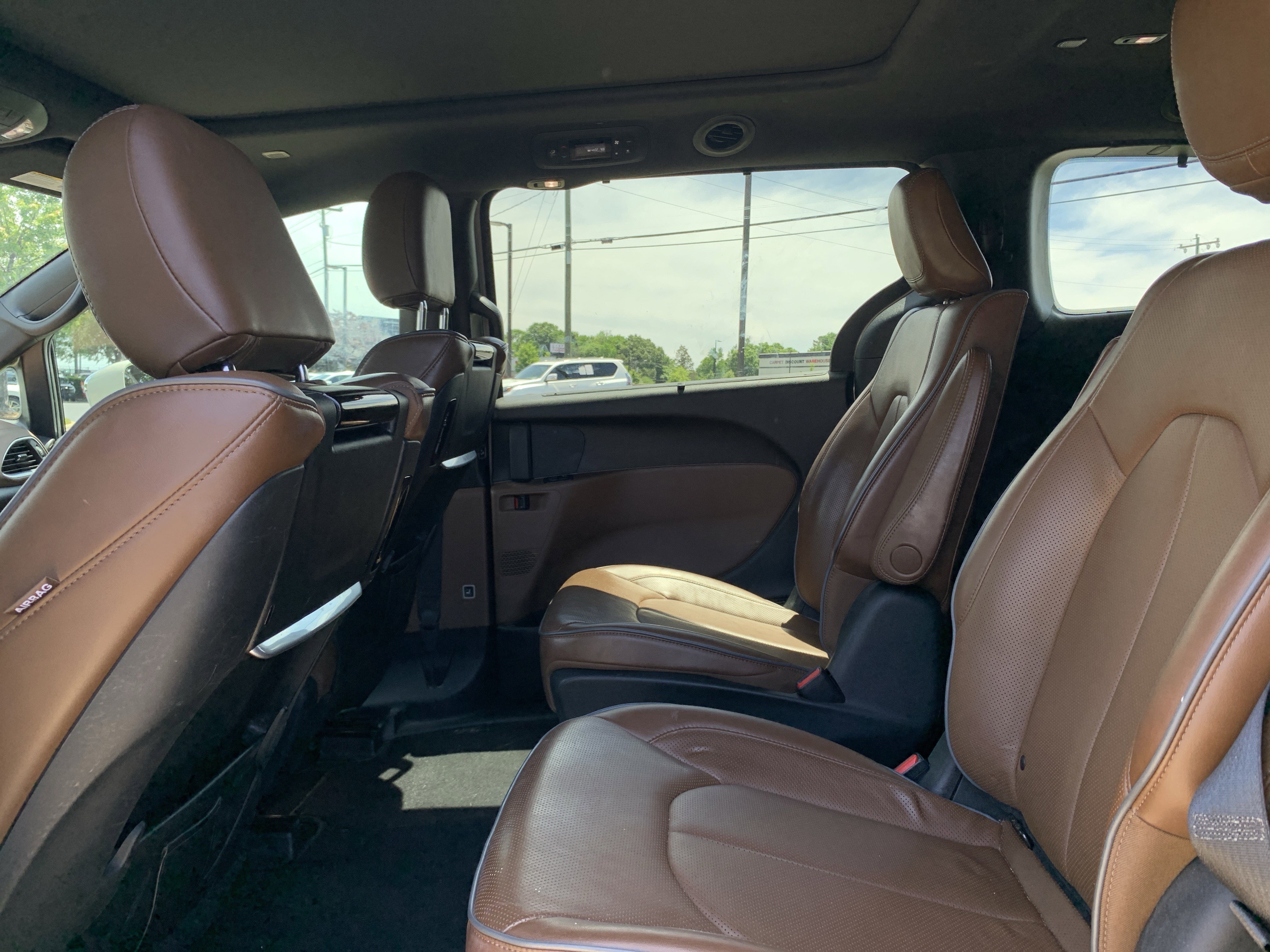 Used 2021 Chrysler Pacifica Limited w/ Uconnect Theater Family Group FWD image 32