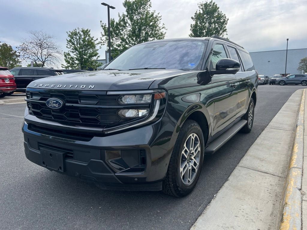 Certified 2025 Ford Expedition Max Active AWD/4WD image 3