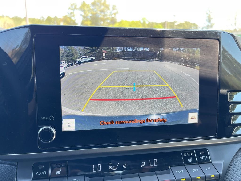 Used 2025 Toyota Camry SE w/ Convenience Package image 11