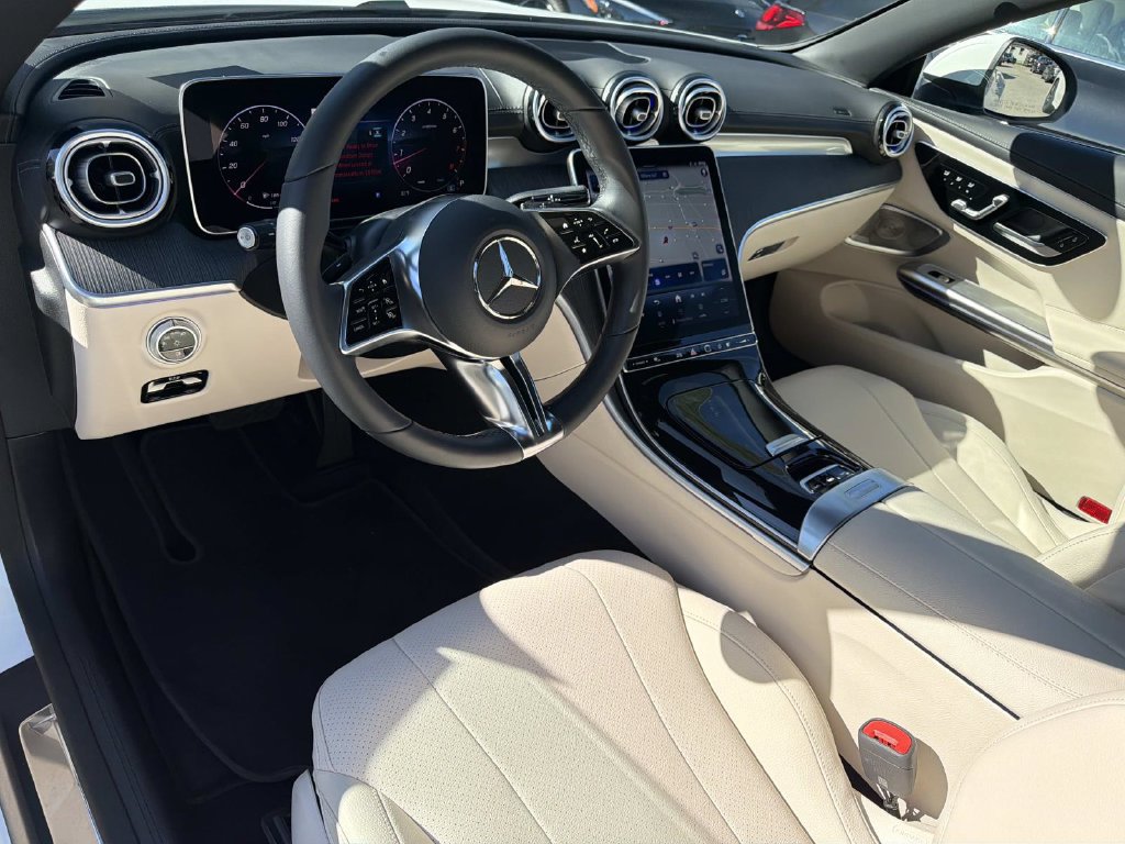 Used 2025 Mercedes-Benz CLE 300 4MATIC Cabriolet image 17