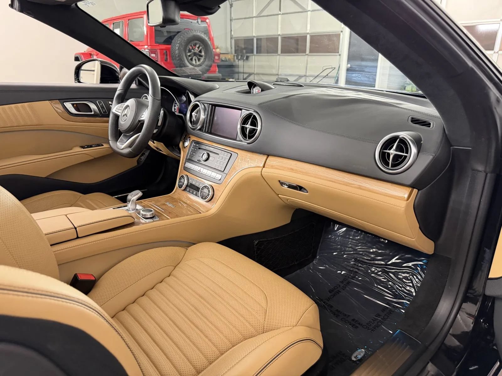 Used 2017 Mercedes-Benz SL 550 image 31