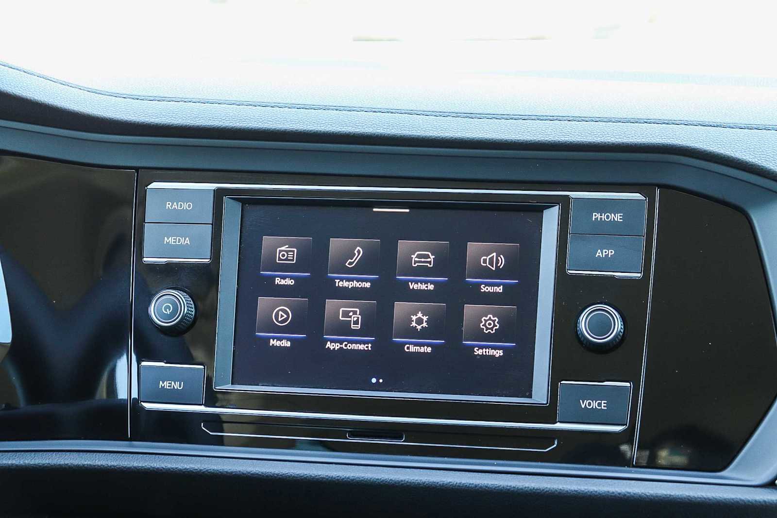 Certified 2022 Volkswagen Jetta SE image 15