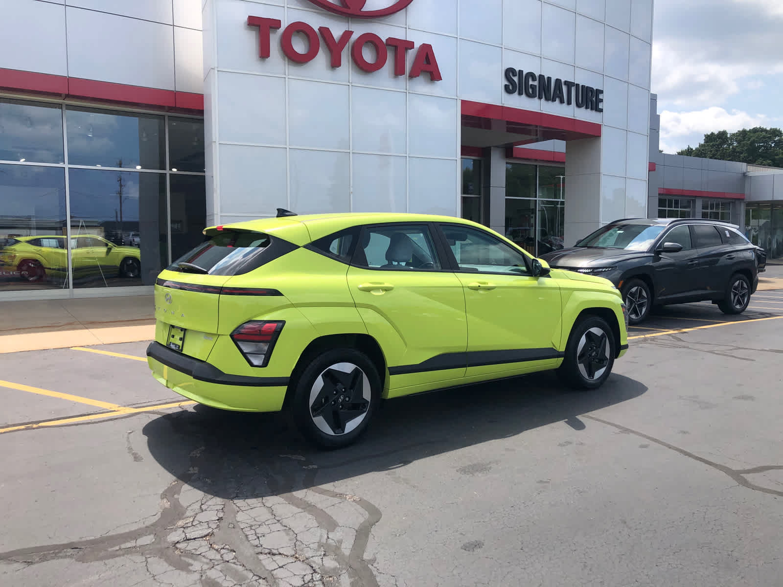 Certified 2024 Hyundai Kona SE FWD image 2