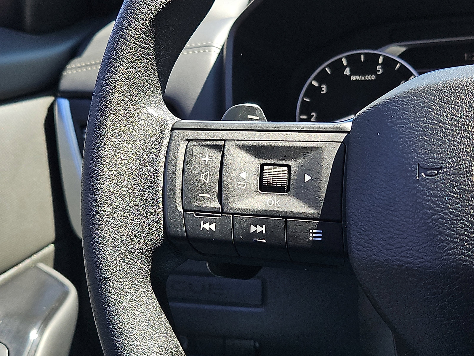 Certified 2025 Nissan Rogue S image 19