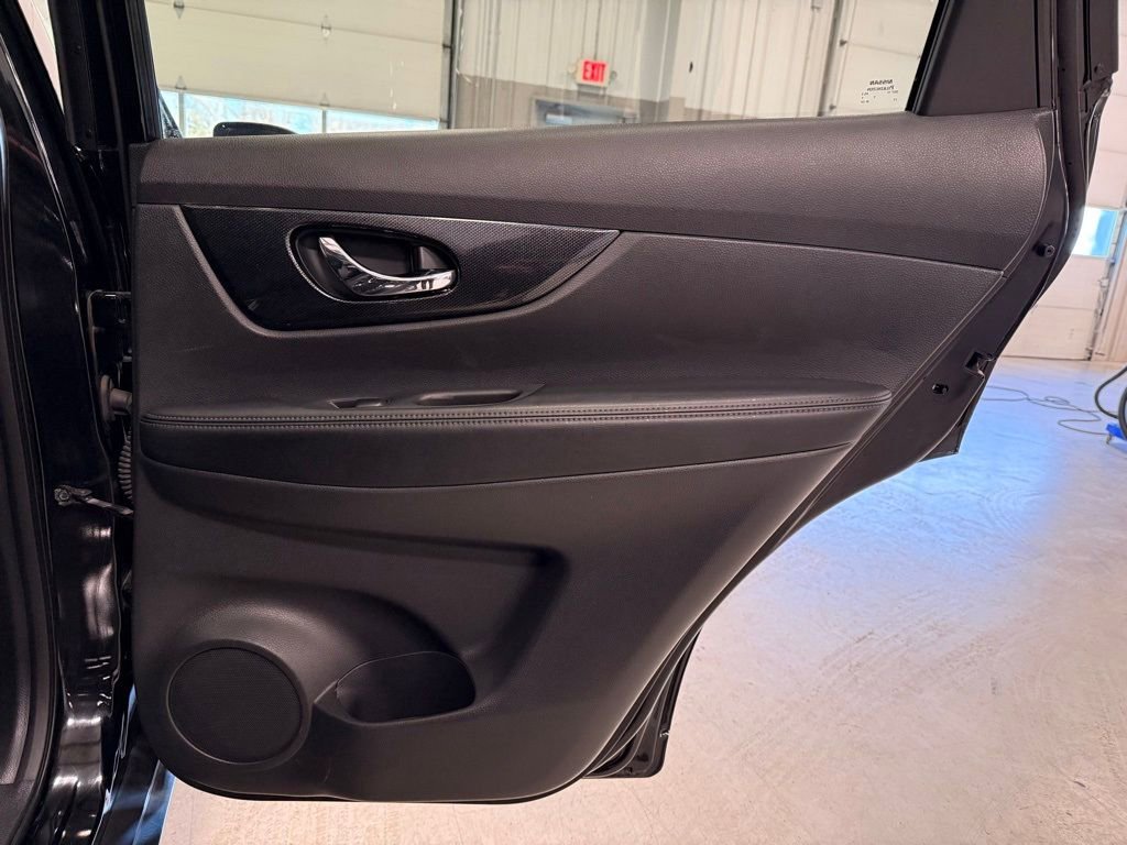 Used 2016 Nissan Rogue SL w/ SL Premium Package image 28