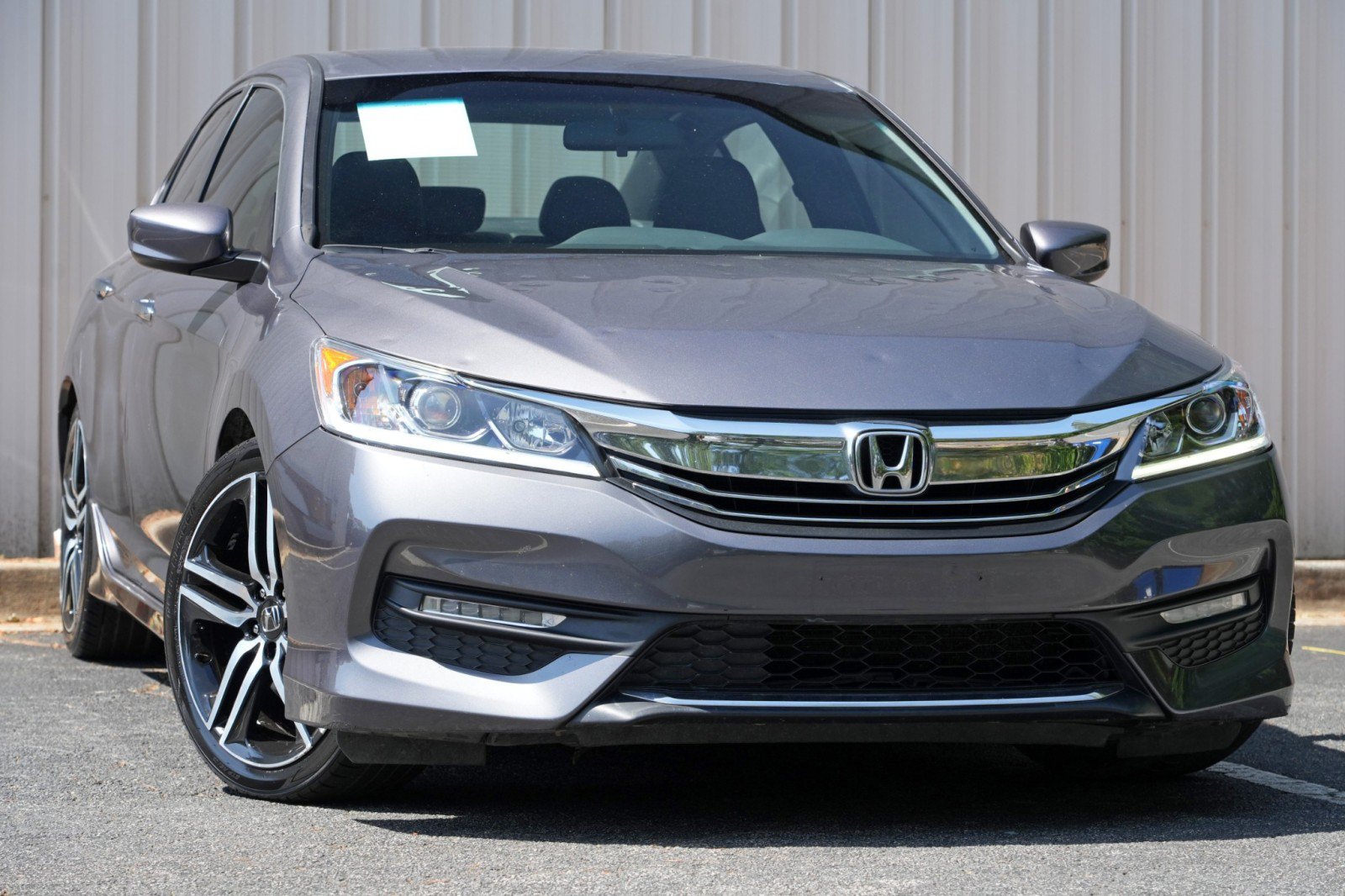 Used 2017 Honda Accord Sport image 2