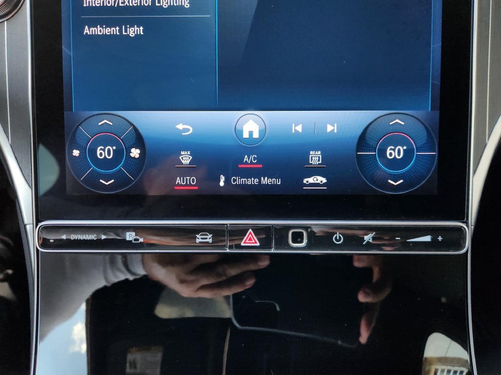 Used 2024 Mercedes-Benz GLC 300 4MATIC image 18