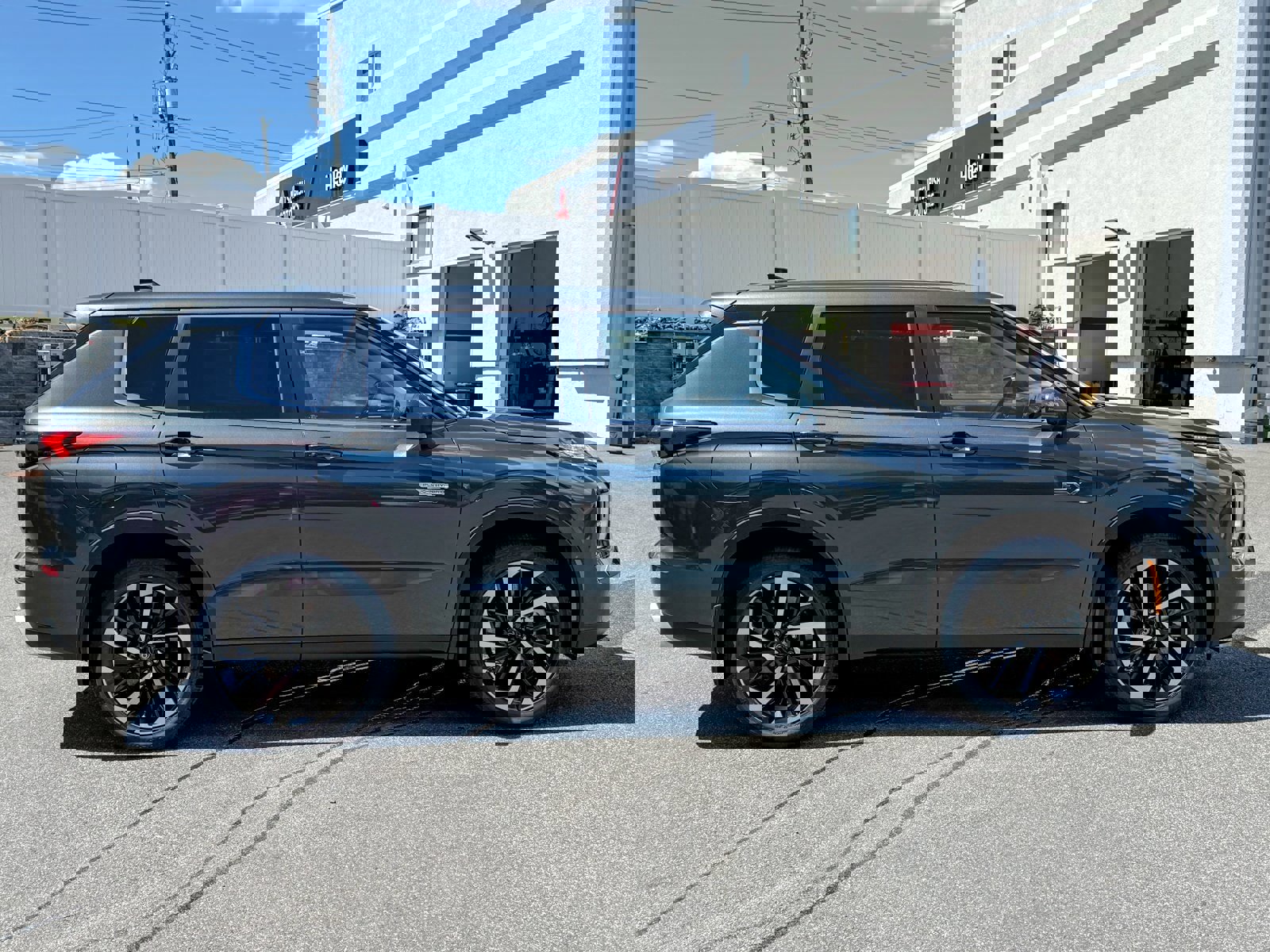 New 2025 Mitsubishi Outlander 4WD Plug-In Hybrid image 13