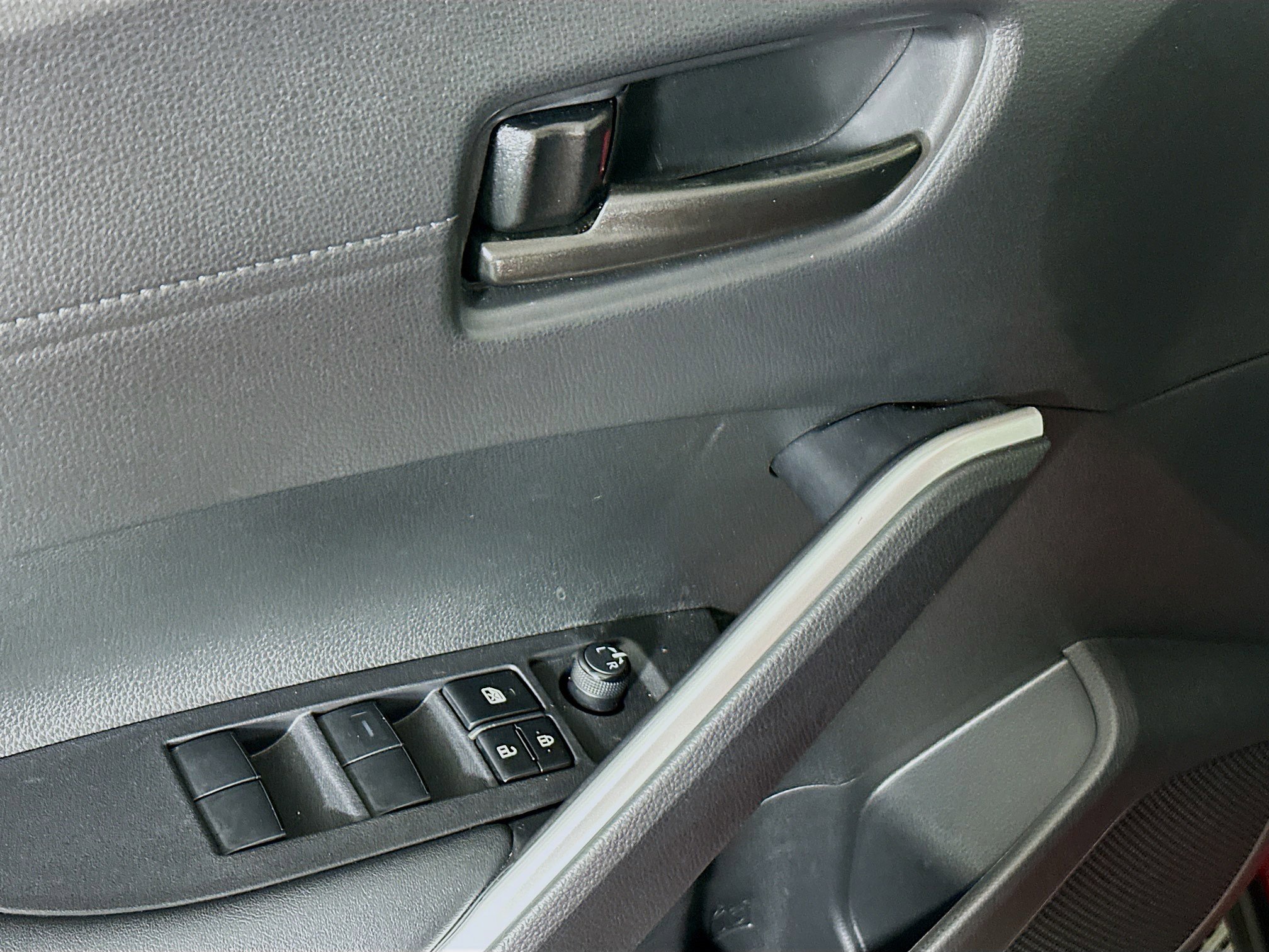 Used 2024 Toyota Corolla Cross LE w/ Moonroof Package image 14