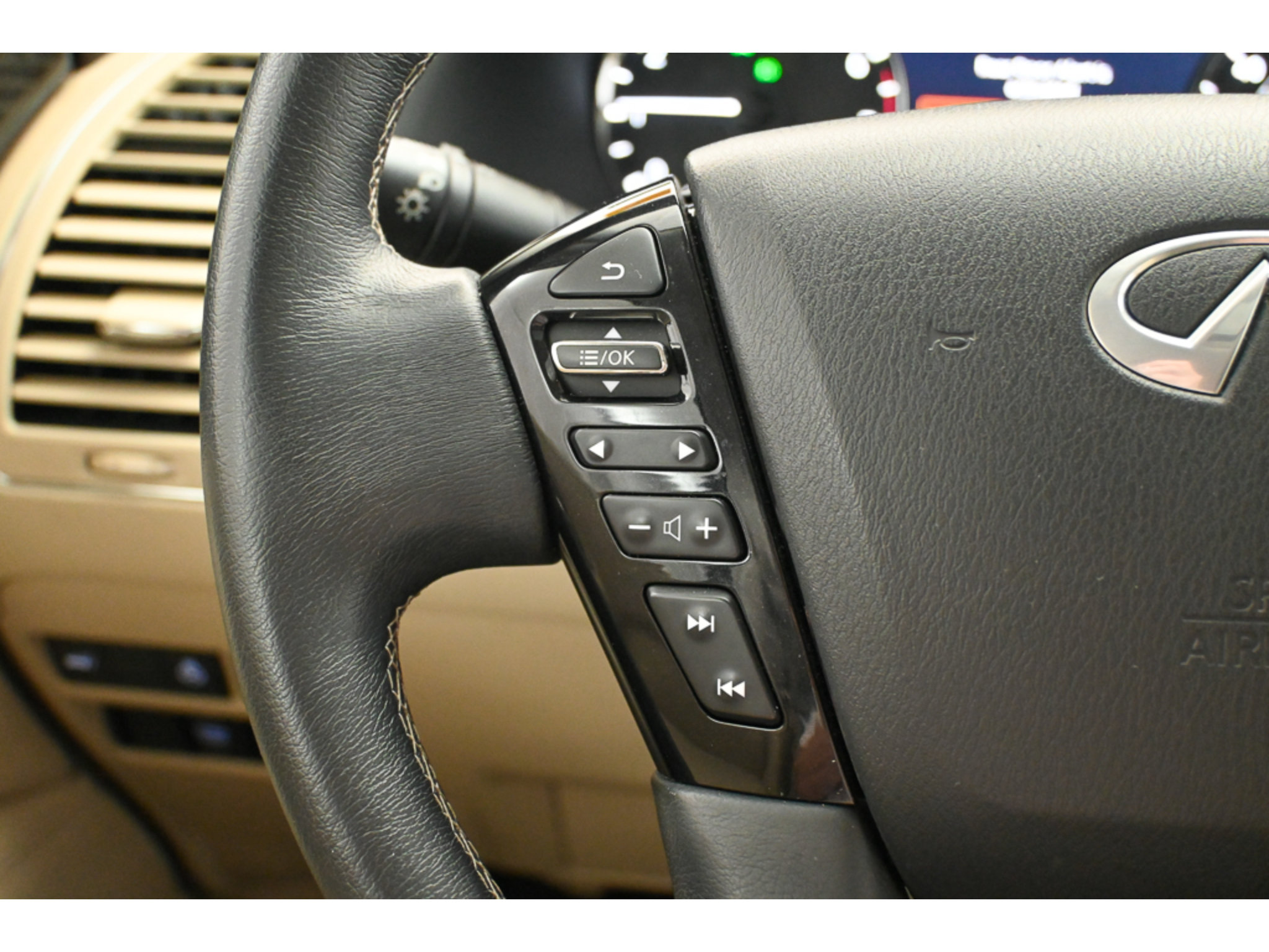 Used 2022 INFINITI QX80 Luxe w/ Cargo Package AWD/4WD image 42