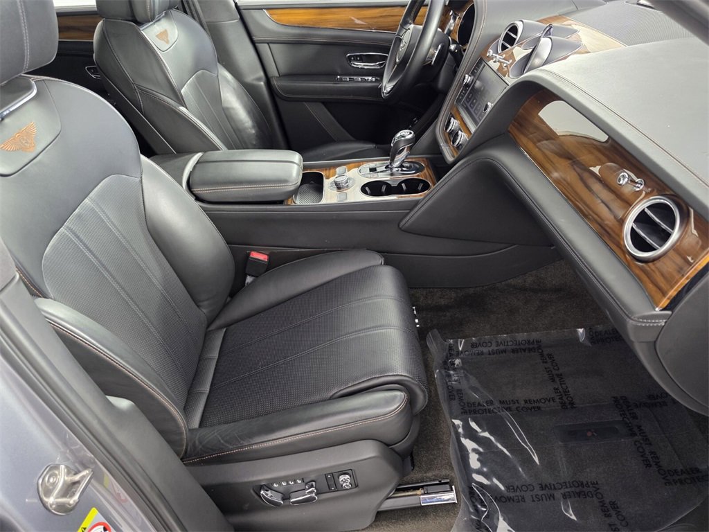 Used 2018 Bentley Bentayga image 31
