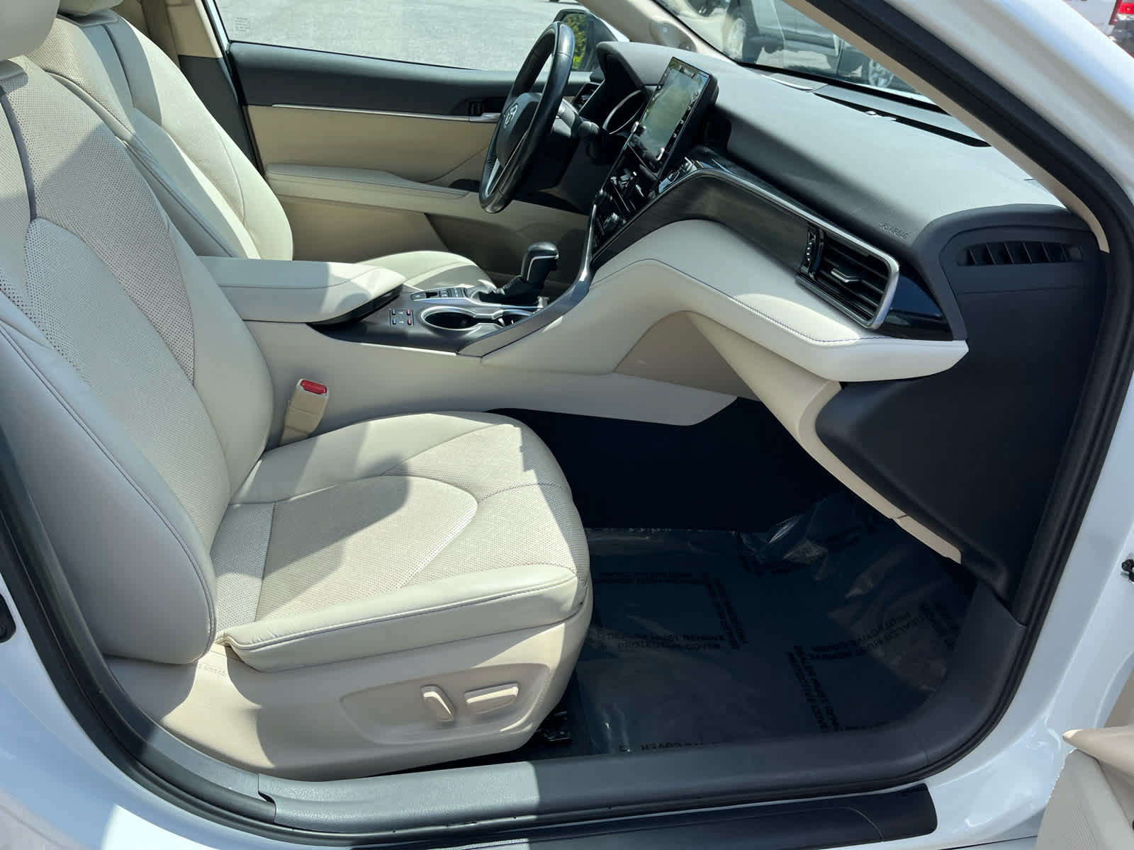 Used 2024 Toyota Camry XLE w/ Navigation Package FWD image 35