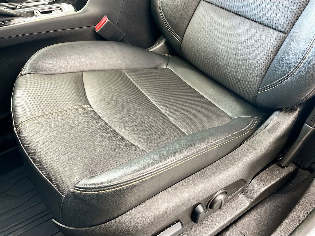 Used 2023 Chevrolet Equinox Premier w/ LPO, Floor Liner Package image 18
