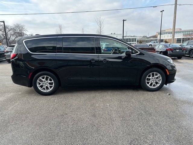 Used 2024 Chrysler Pacifica Touring-L image 5