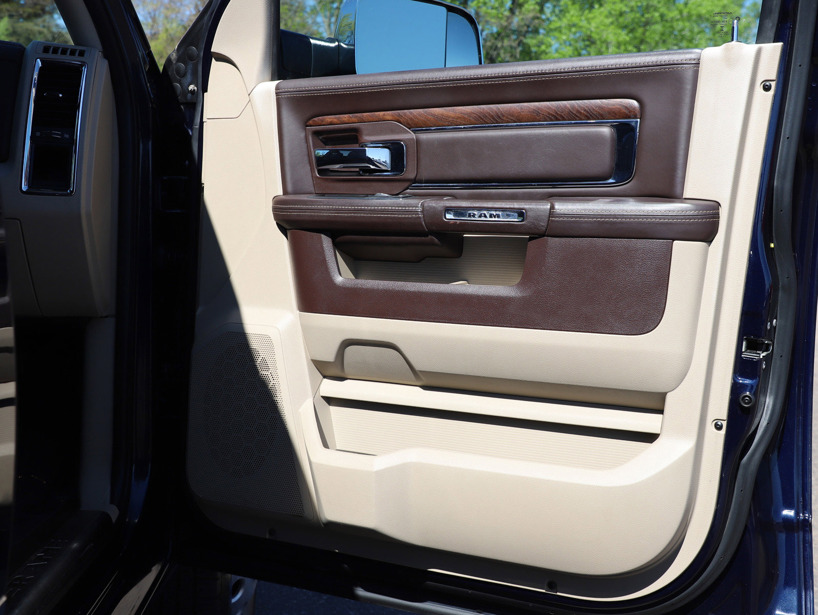 Used 2016 RAM 3500 Laramie Longhorn w/ Convenience Group AWD/4WD image 9