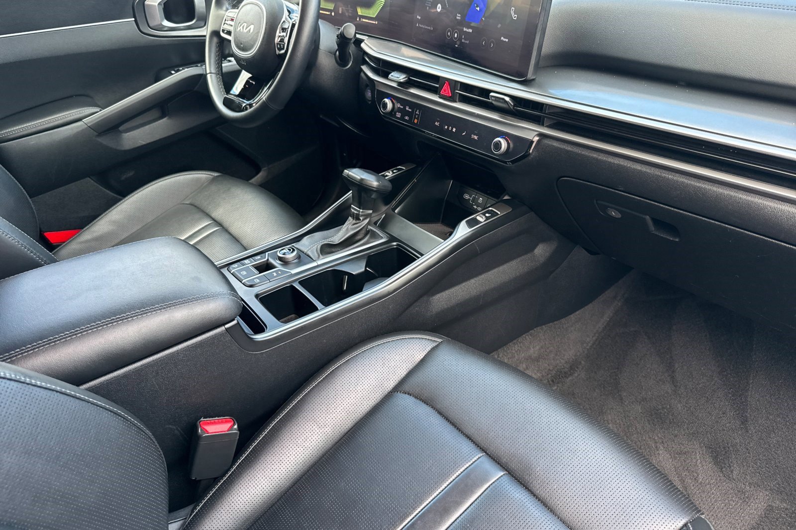 Used 2024 Kia Sorento S image 32