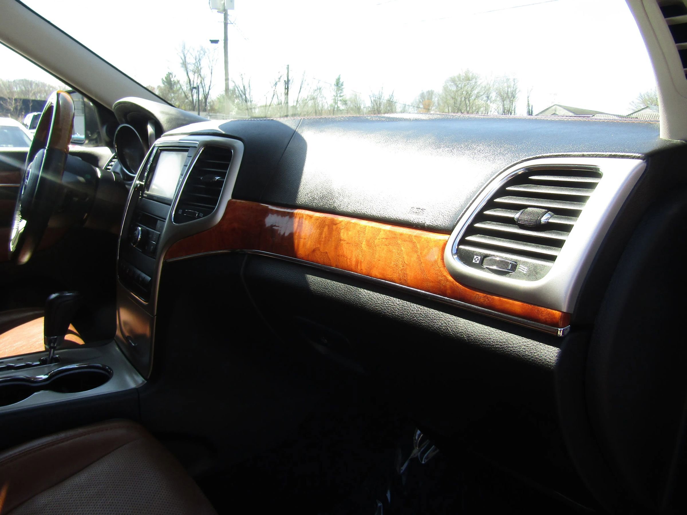 Used 2012 Jeep Grand Cherokee Overland image 17