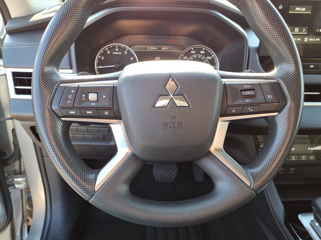 Used 2025 Mitsubishi Outlander ES image 18