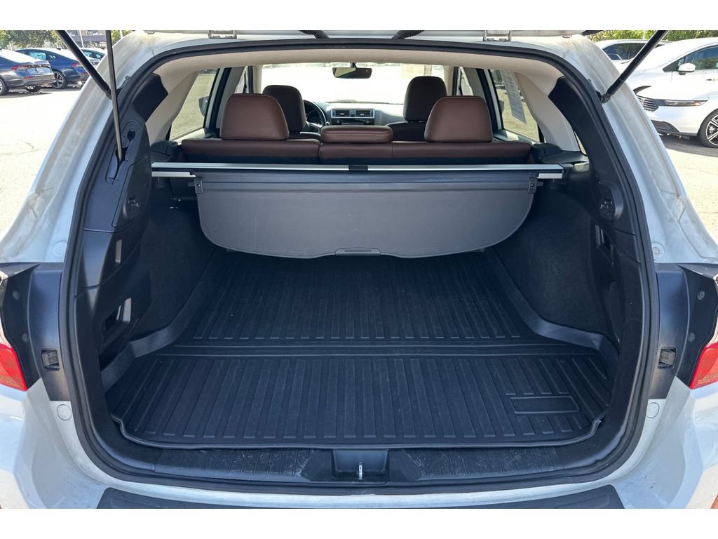 Used 2017 Subaru Outback 3.6R Touring AWD/4WD image 17