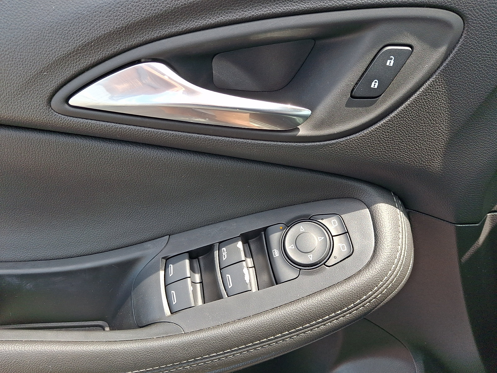 Used 2023 Buick Encore GX Select w/ Safety Package II FWD image 12