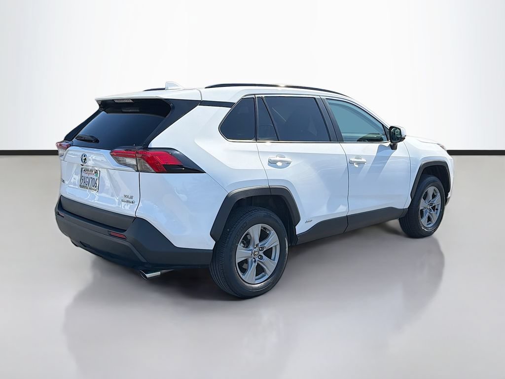 Used 2022 Toyota RAV4 XLE w/ Convenience Package AWD/4WD image 5