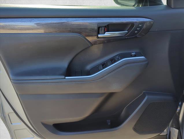 Used 2021 Toyota Highlander Limited image 9