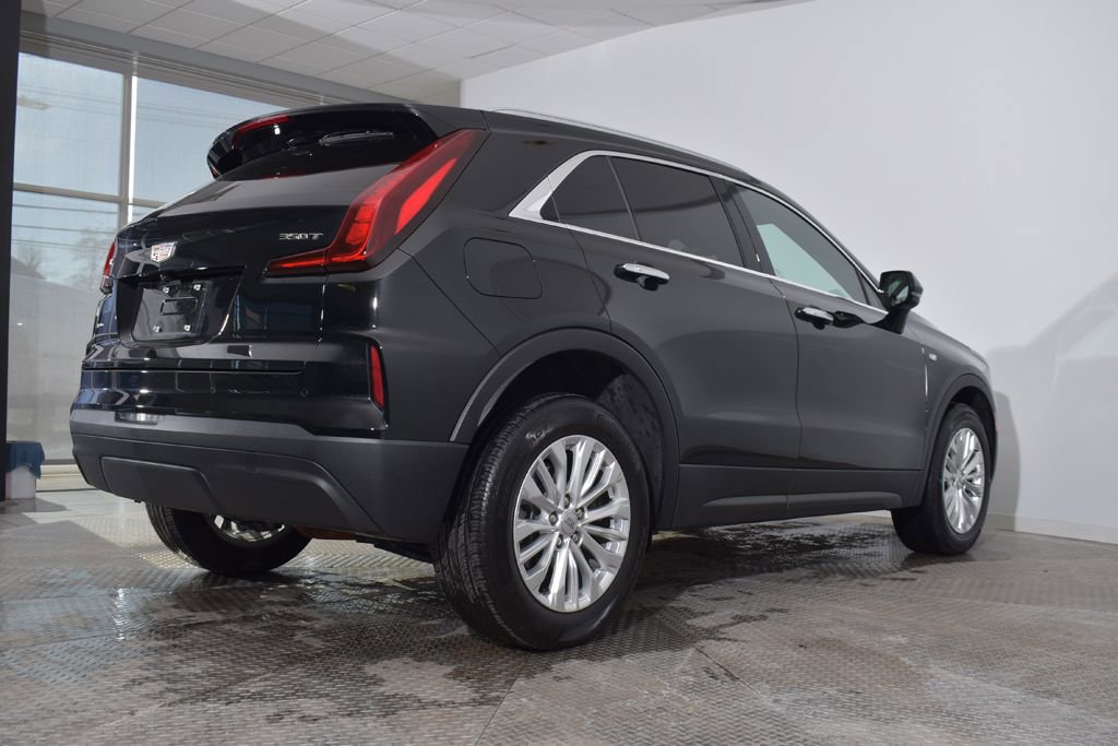 Used 2024 Cadillac XT4 Luxury w/ Cold Weather Package image 7