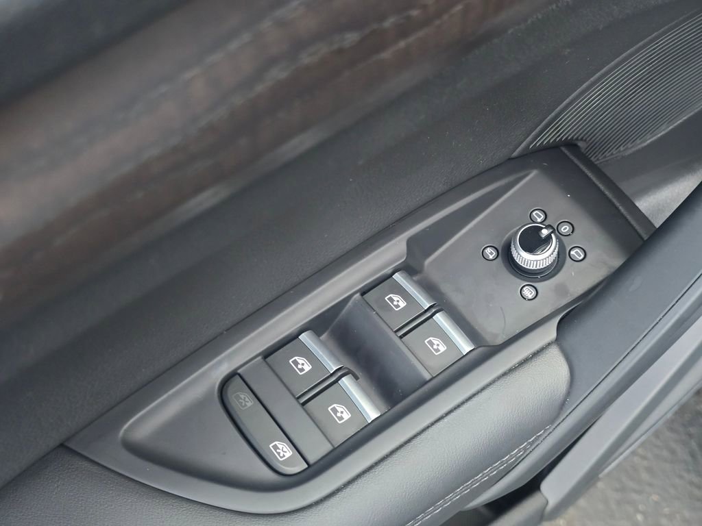 Used 2018 Audi Q5 Prestige w/ Prestige Package AWD/4WD image 28