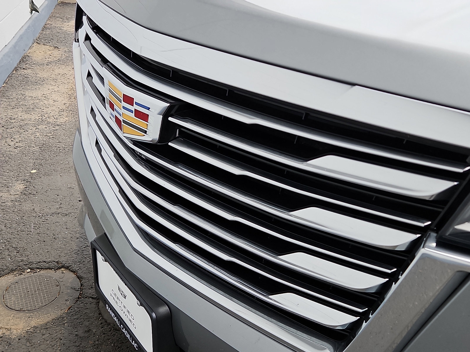 Certified 2024 Cadillac Escalade Premium Luxury Platinum w/ Heavy-Duty Trailer Package image 11