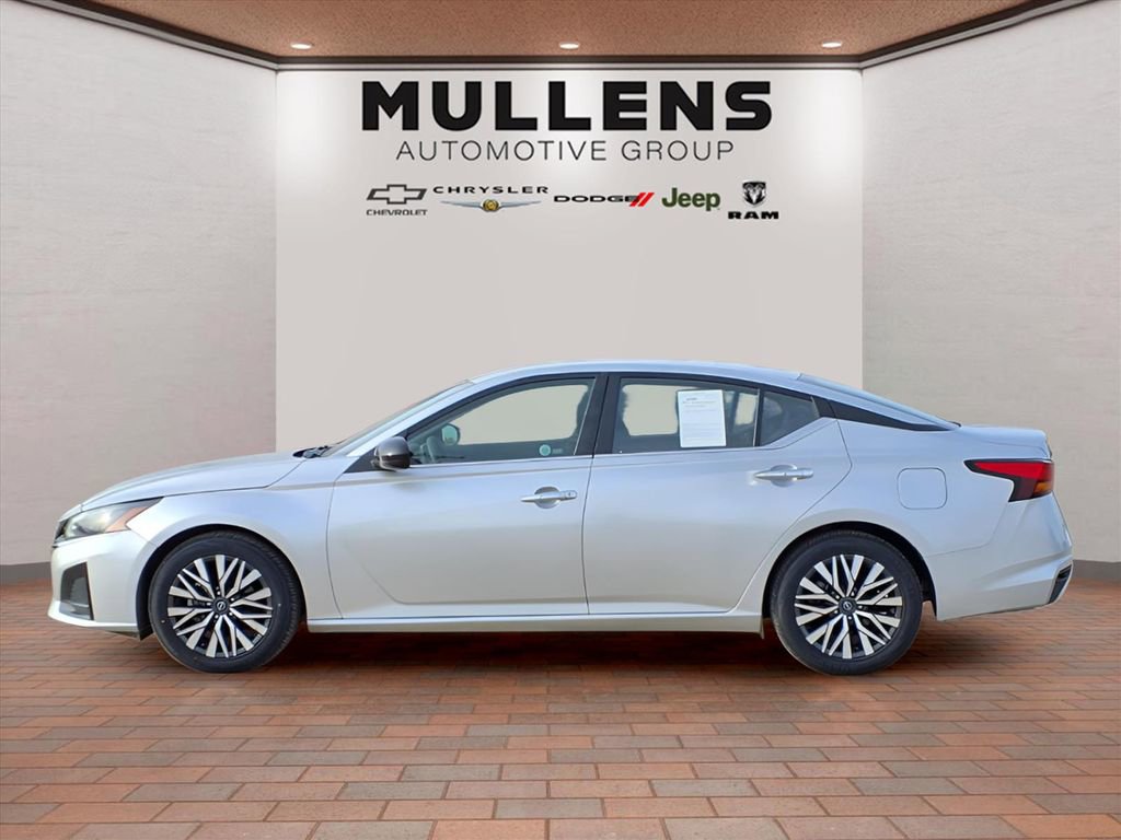 Used 2024 Nissan Altima 2.5 SV FWD image 8