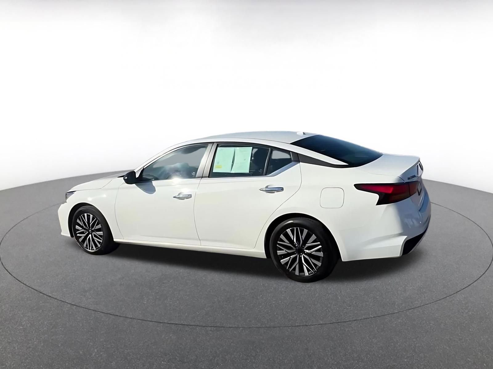 Used 2025 Nissan Altima 2.5 SV image 10