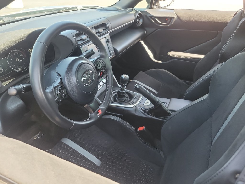 Used 2025 Toyota GR86 Premium w/ ALL Weather Mat Package (TMS) RWD image 3