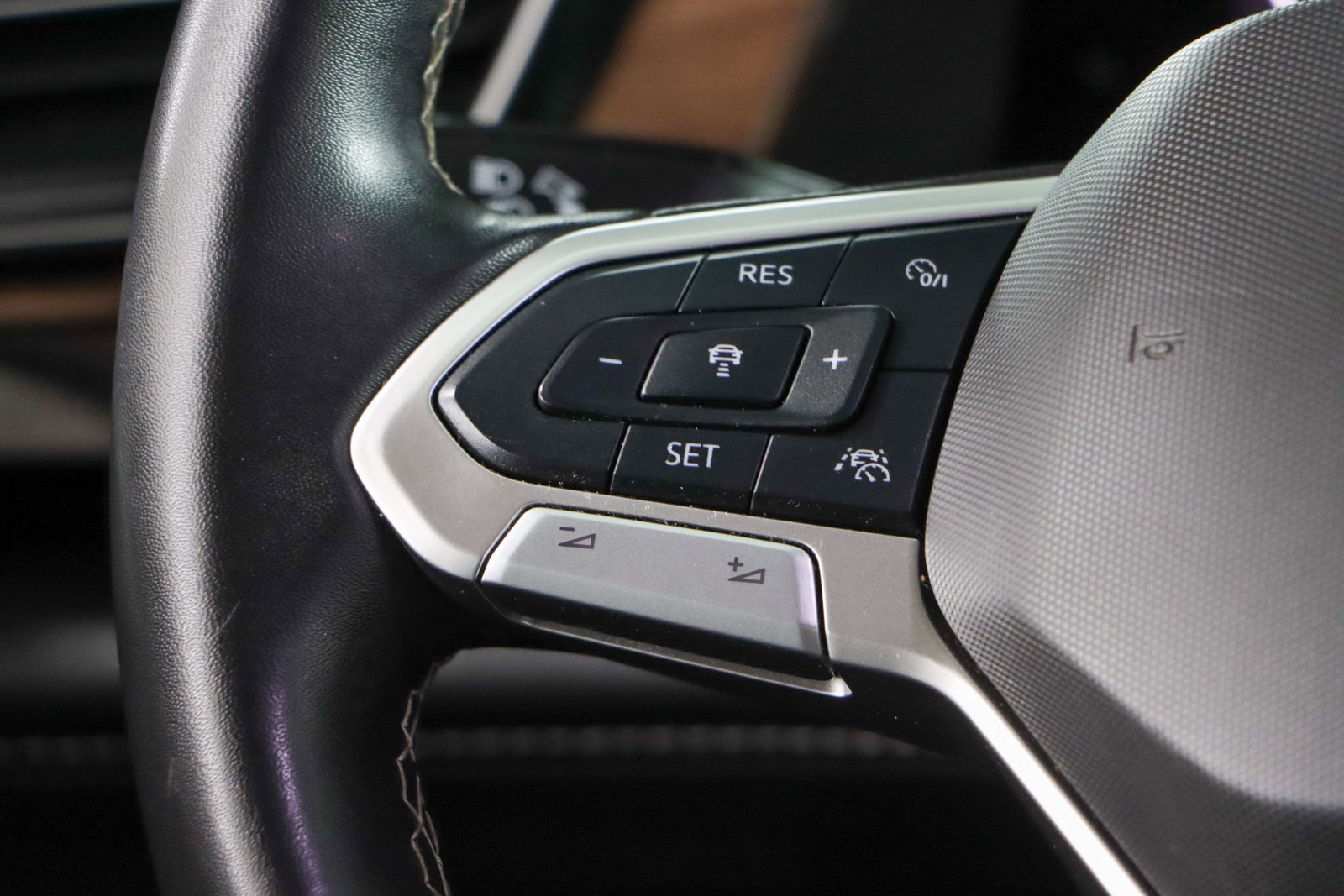 Used 2024 Volkswagen Atlas SE image 13