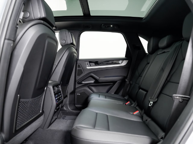 Certified 2026 Porsche Cayenne AWD/4WD image 21