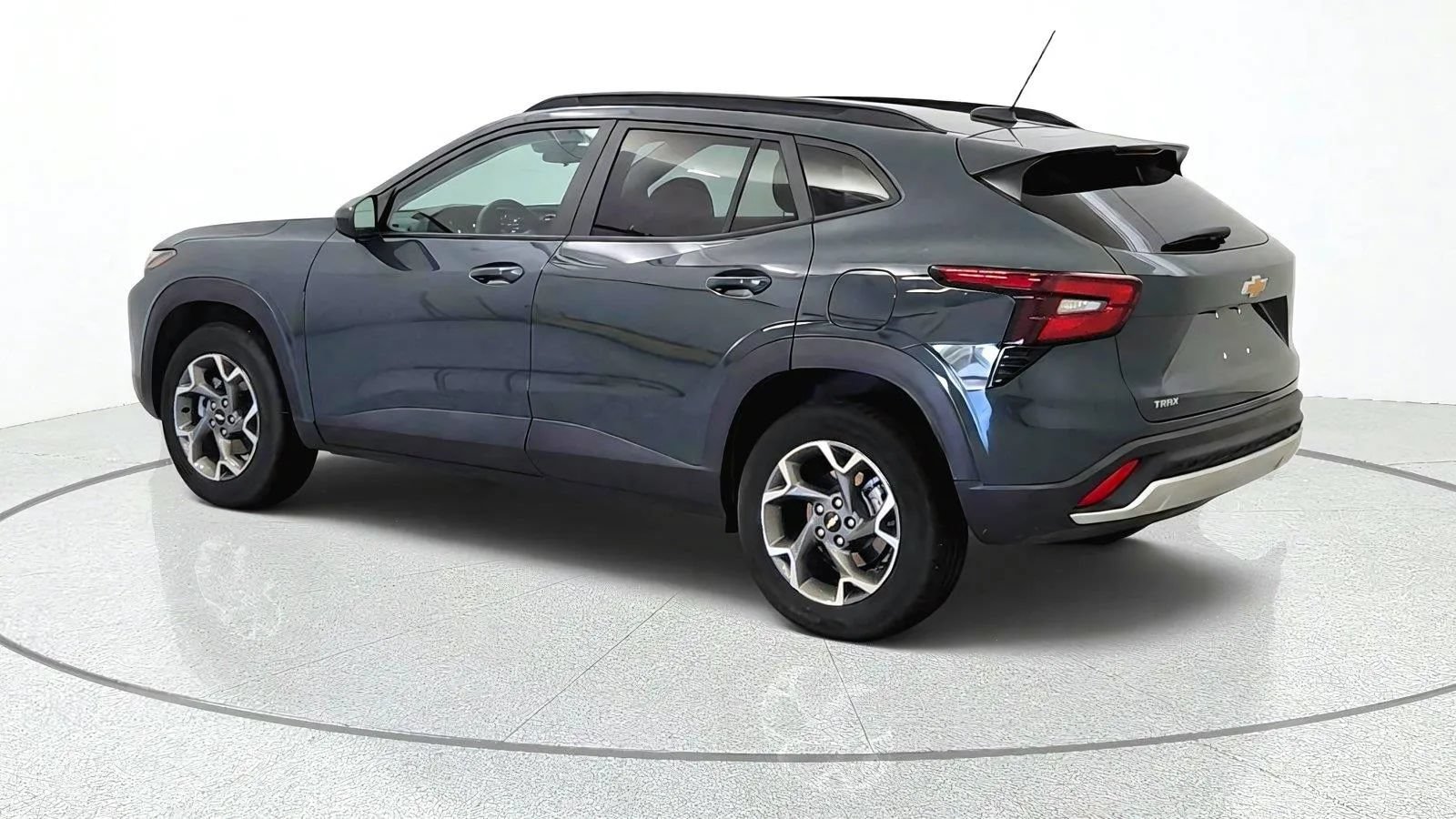 Used 2025 Chevrolet Trax LT w/ Driver Confidence Package FWD image 6