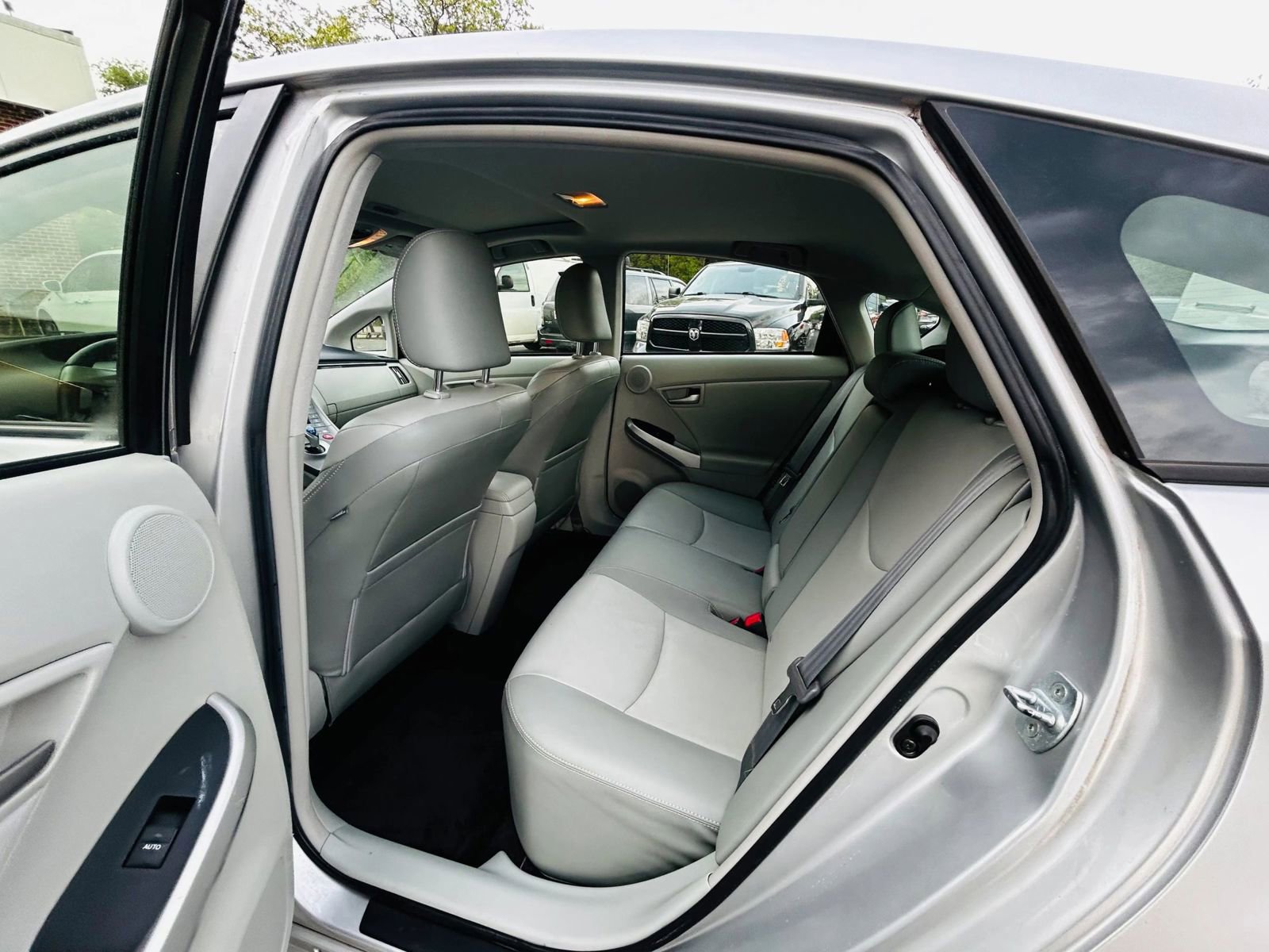 Used 2013 Toyota Prius Four w/ Deluxe Solar Roof Pkg FWD image 7