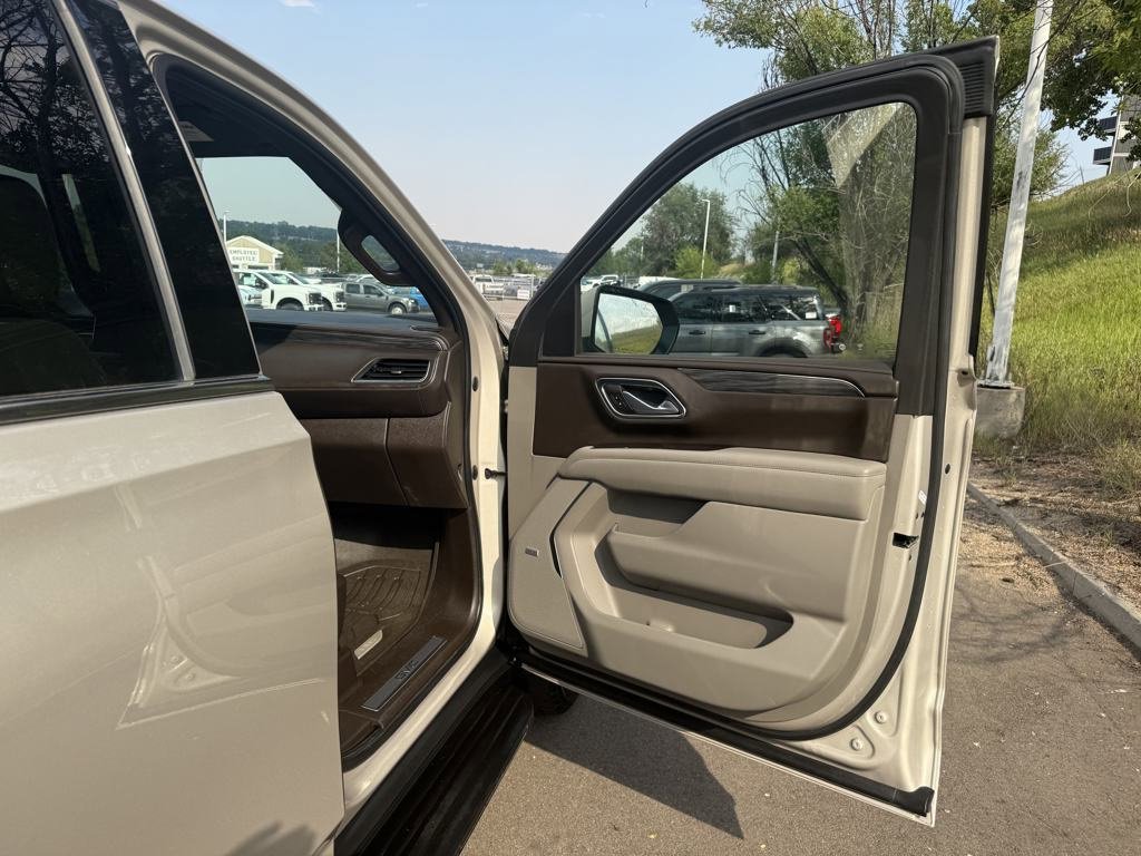 Used 2022 GMC Yukon SLT w/ SLT Luxury Package image 29