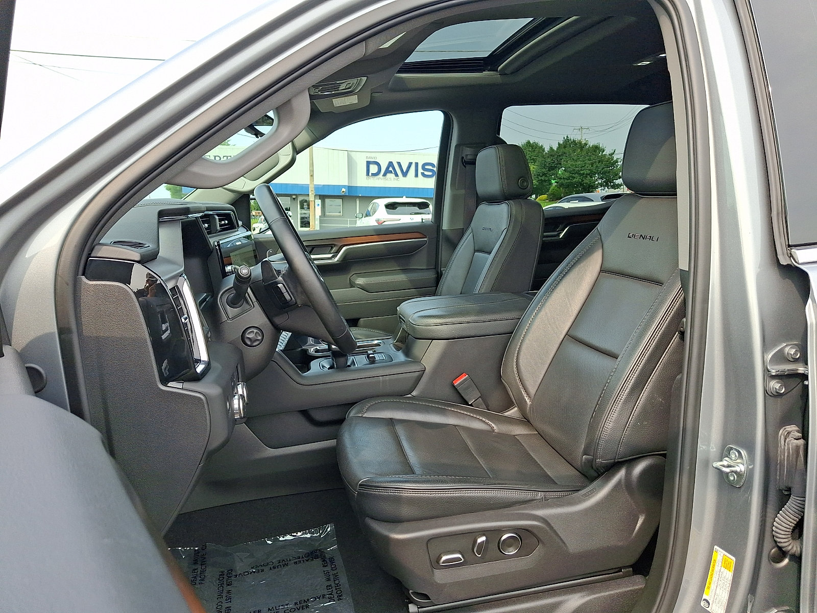 Used 2025 GMC Sierra 1500 Denali w/ Denali Reserve Package AWD/4WD image 13