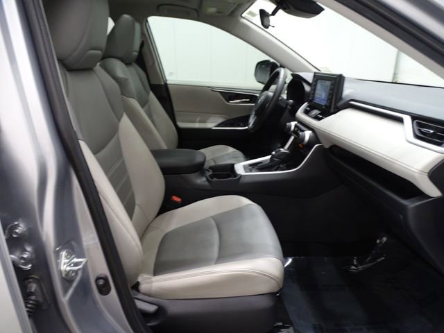 Used 2021 Toyota RAV4 XLE Premium image 15