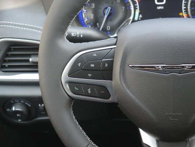 New 2026 Chrysler Pacifica Select AWD/4WD image 18