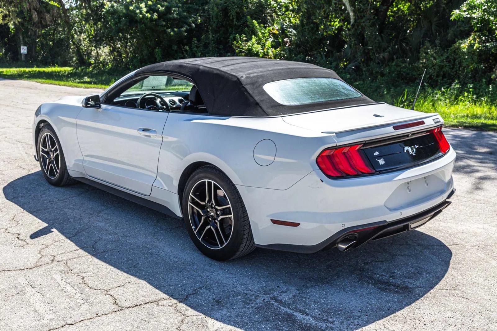 Used 2018 Ford Mustang Premium RWD image 19