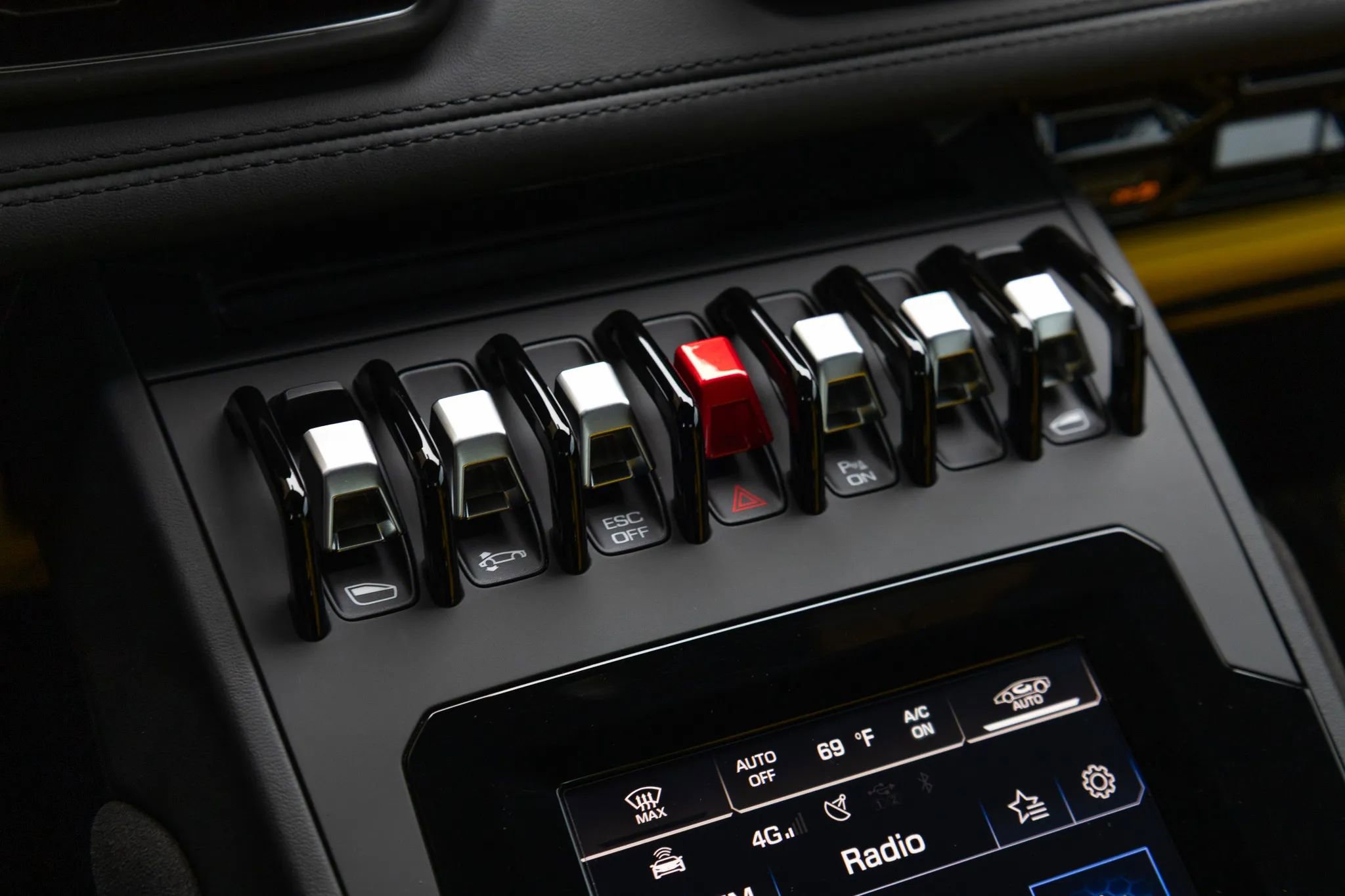 Used 2024 Lamborghini Huracan EVO image 64