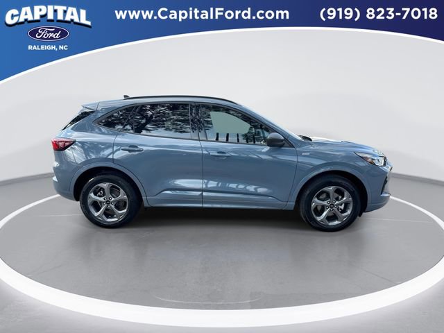 Certified 2024 Ford Escape ST-Line w/ Tech Pack #1 AWD/4WD image 9