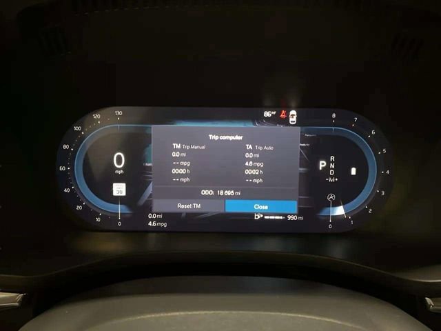 Used 2025 Volvo XC60 B5 Plus AWD/4WD image 12