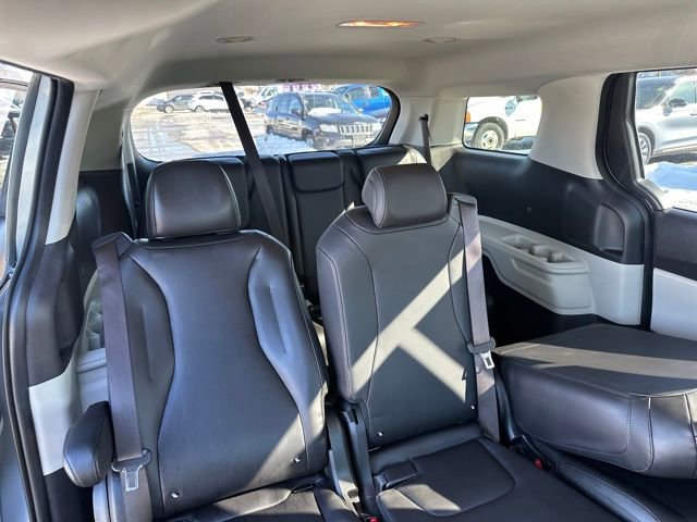 Used 2022 Kia Carnival LX image 15