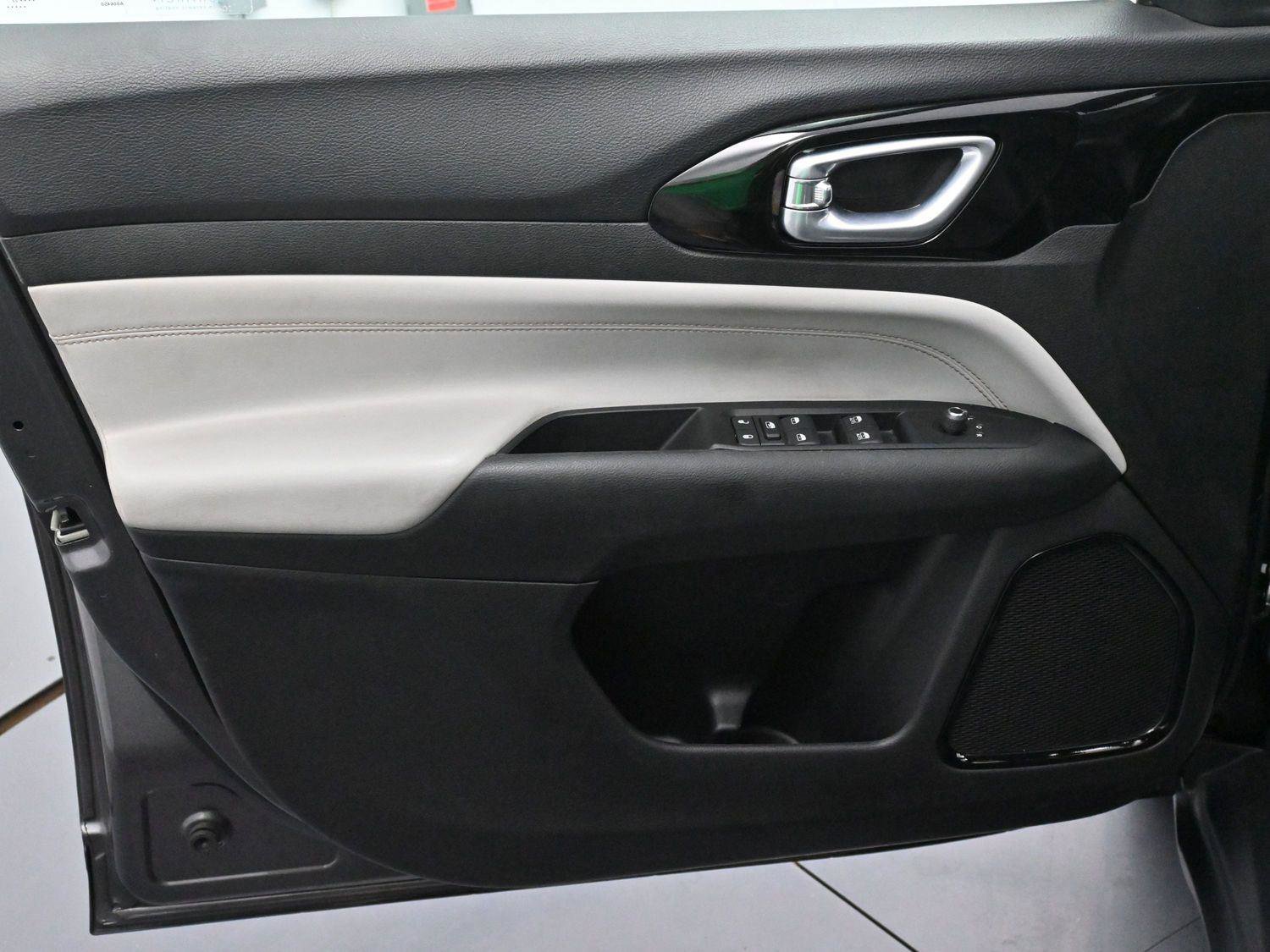 Used 2022 Jeep Compass Limited image 10