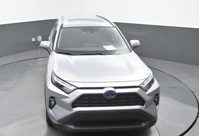 Used 2022 Toyota RAV4 XLE Premium AWD/4WD image 31