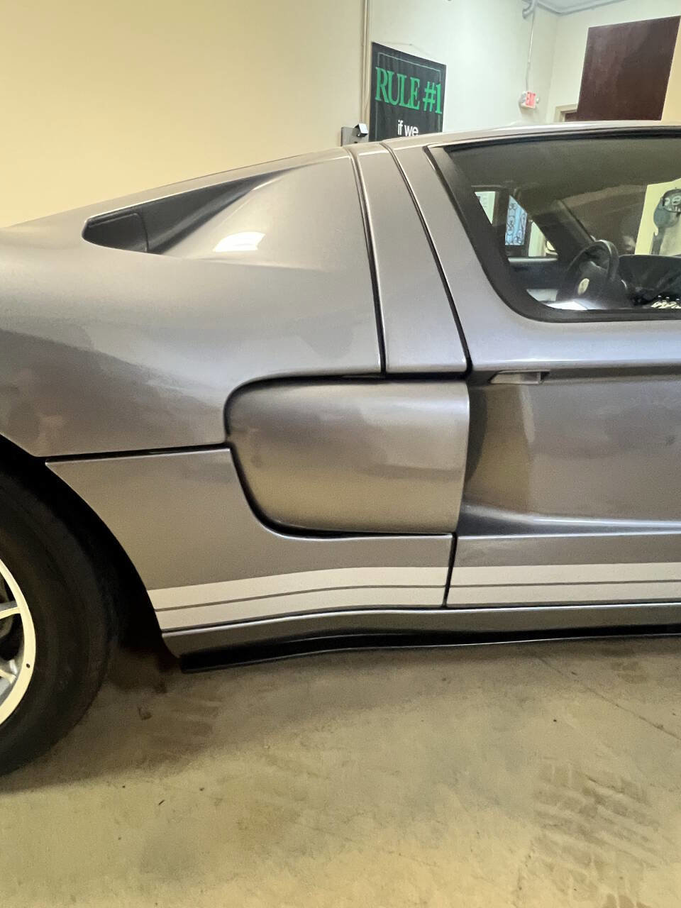 Used 2006 Ford GT RWD image 9