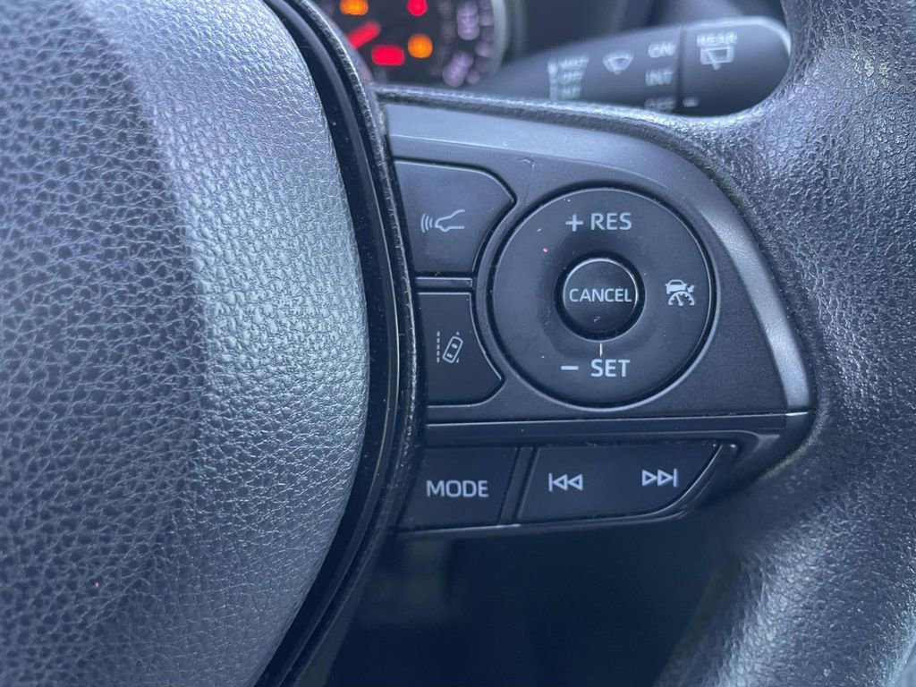 Used 2022 Toyota RAV4 LE image 30