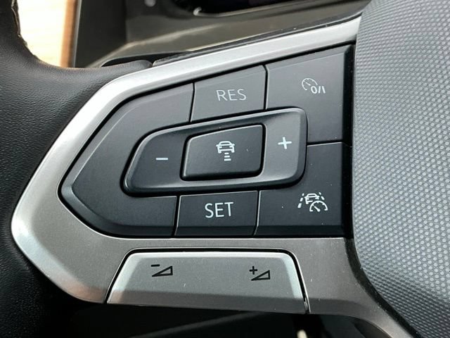 Used 2025 Volkswagen Atlas SE AWD/4WD image 30